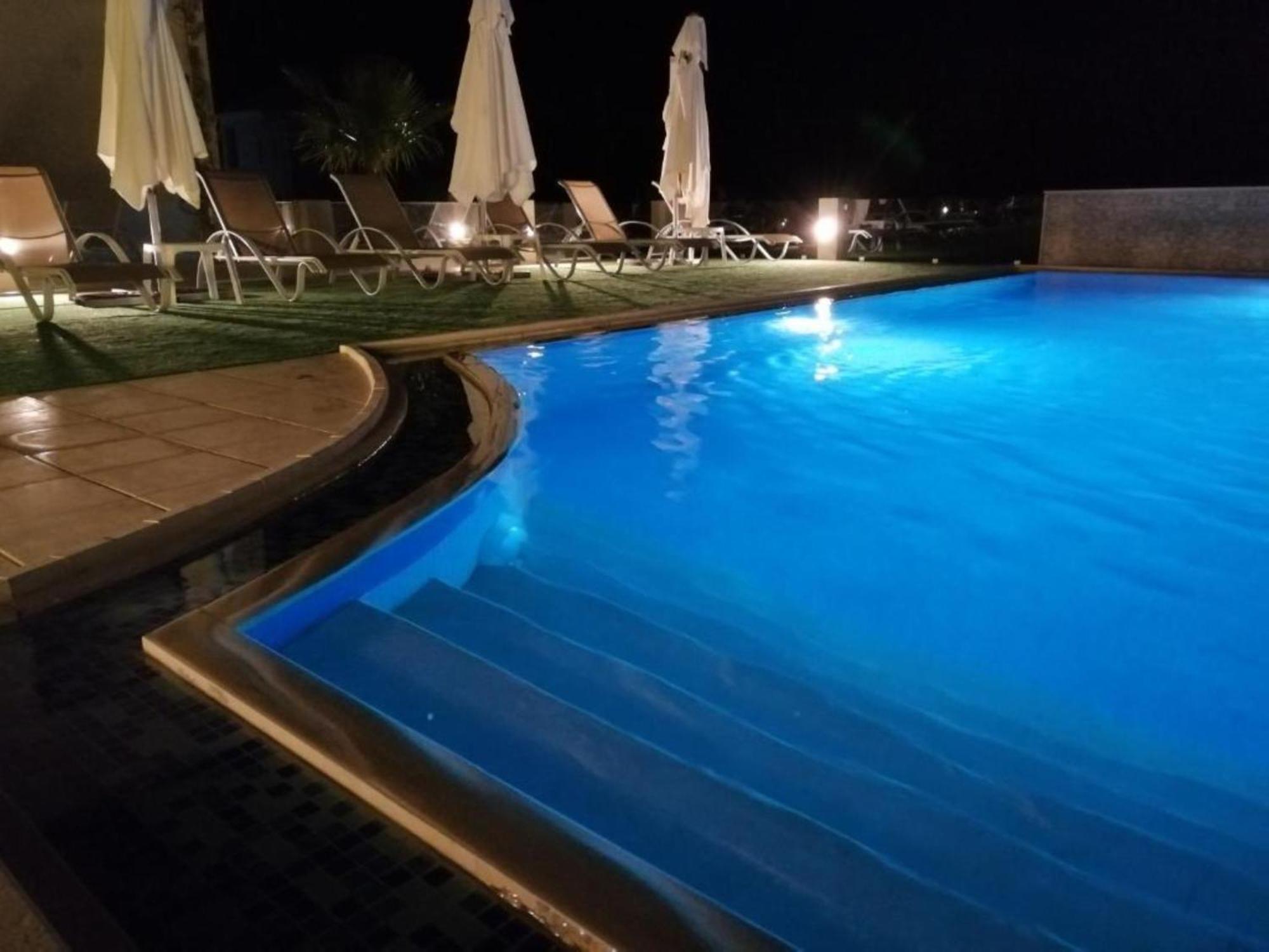Carisa Suites And Apartments 马莱迈 外观 照片